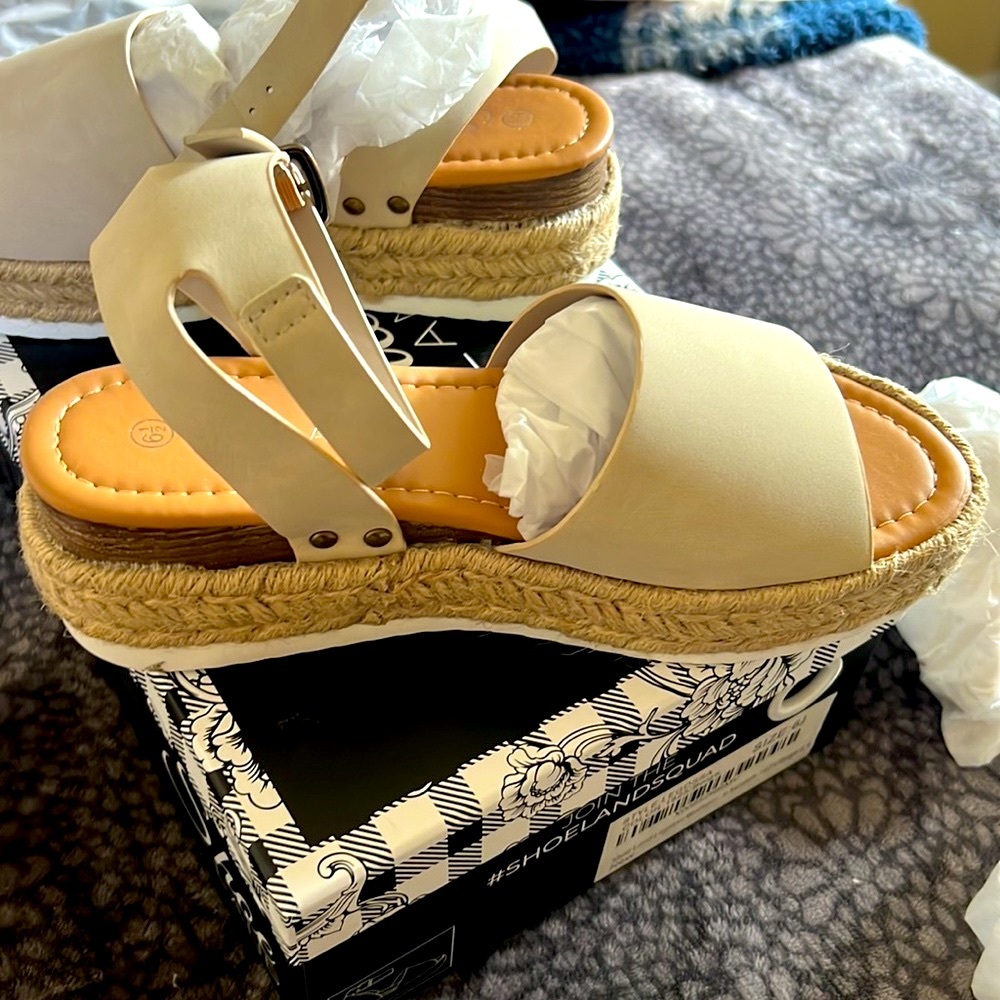 New Sandals 🎉 - Picture 4 of 4